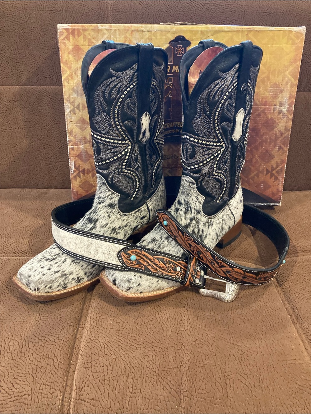 Classic Black & White Hairon Cowboy Boots w/ matching leather belt Sz 42